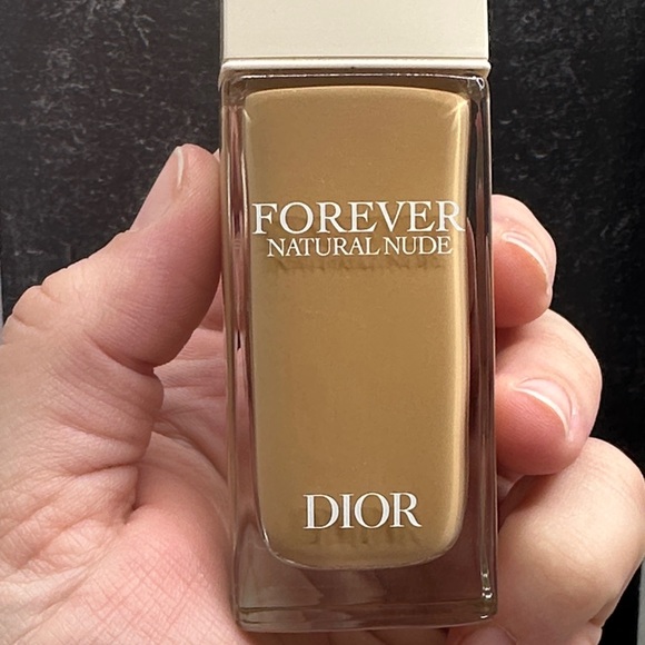 Dior Forever Natural Nude Foundation - Tan 4W0 - 30 ML / 1 Fluid Ounce - Picture 3 of 9